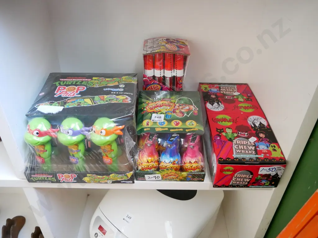 4 boxes of confectionery Image 1++