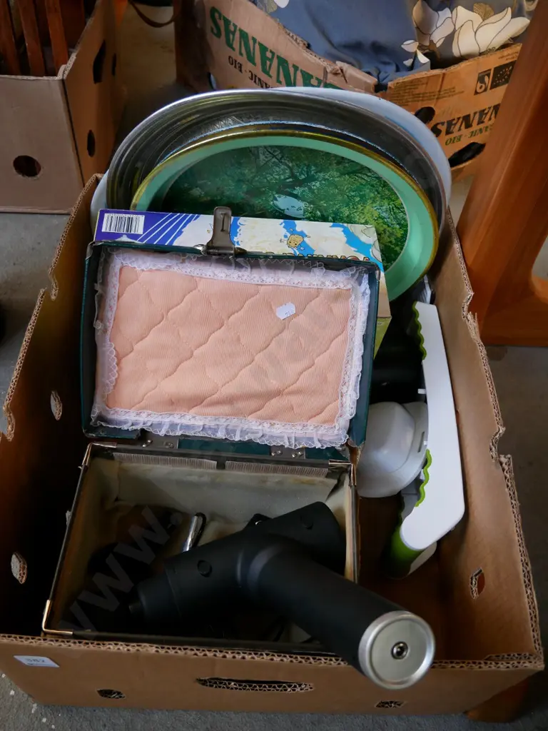 box; trays, massage unit, turning slicer etc Image 1++