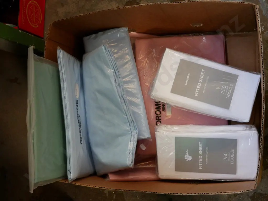 box; various bedsheets Image 1++