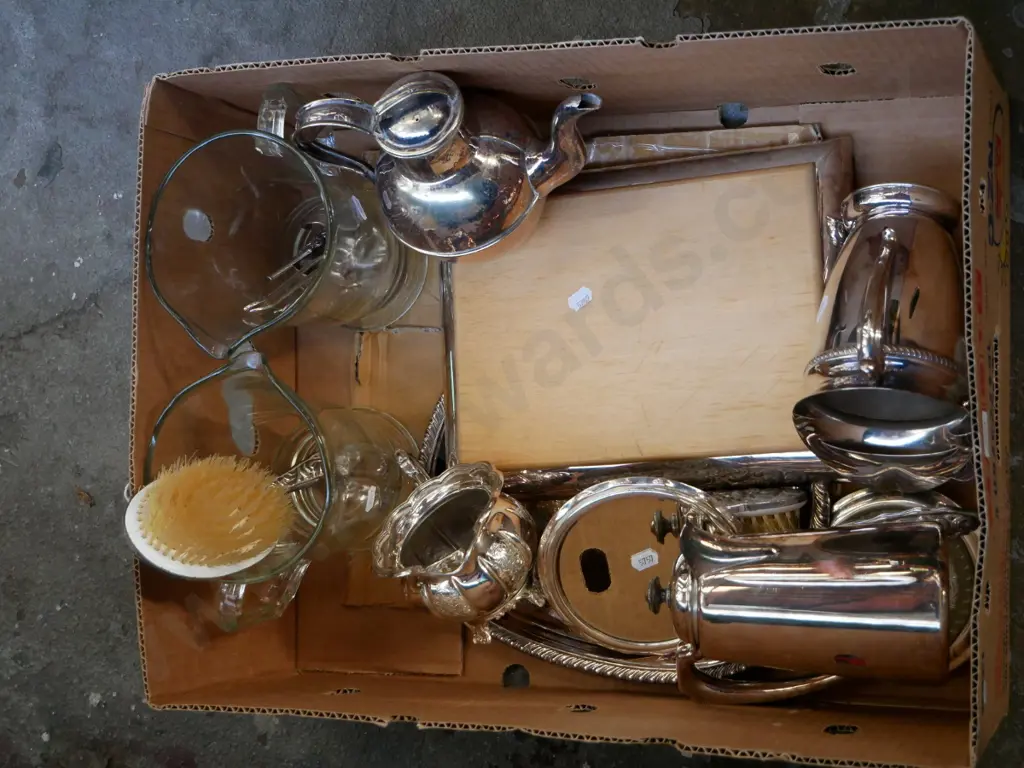 box; plated ware, chopping board, water jugs etc Image 1++