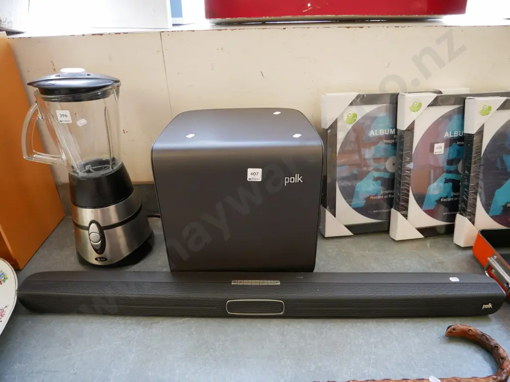 Polk soundbar with accessories and bass speaker Image 1++