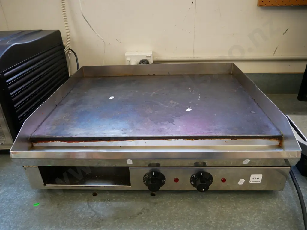 commercial grade bench top hot plate 600 x 540 Image 1++