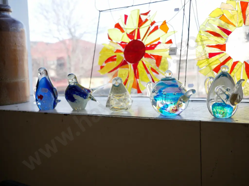 5 studio glass figurines Image 1++