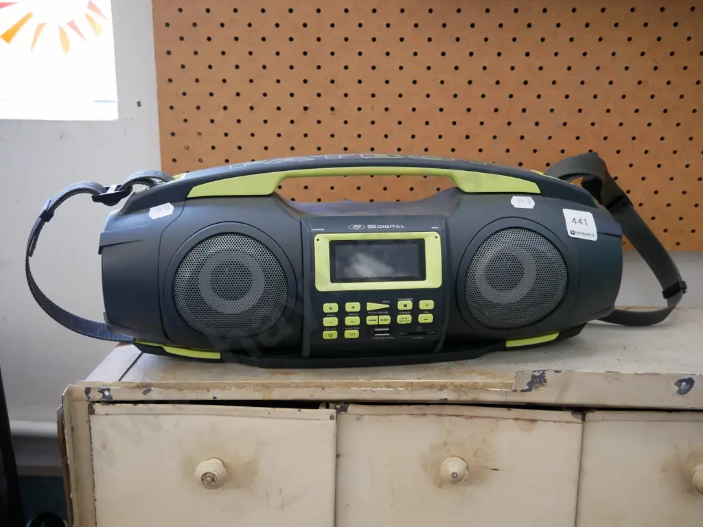 Fatboy portable stereo system Image 1++