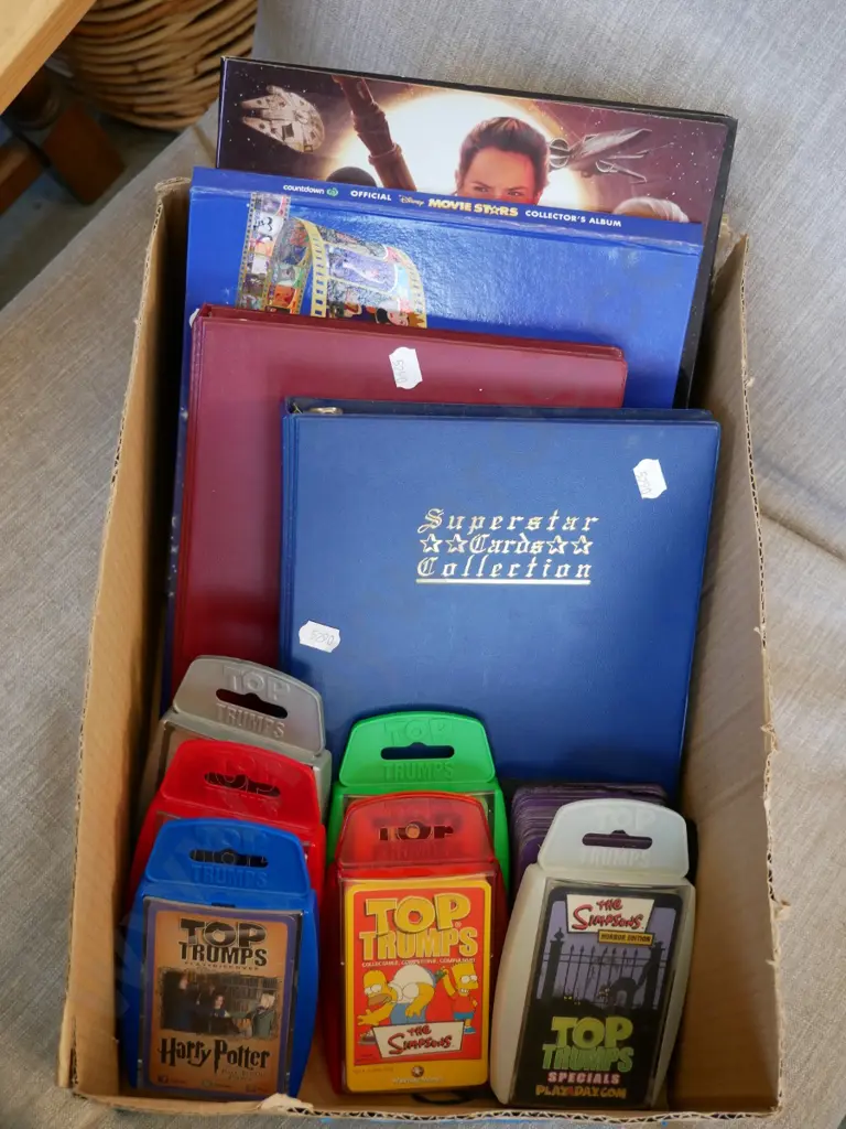  box; collector cards and albums Image 1++