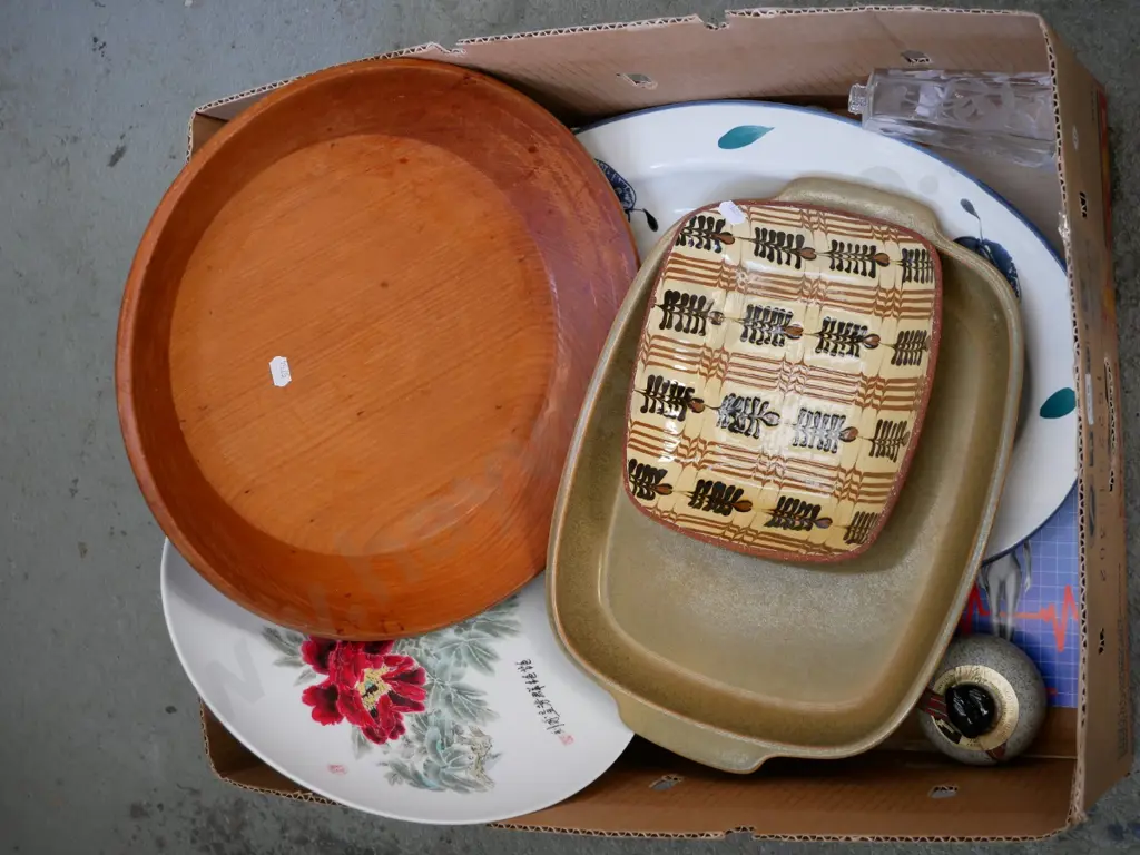 turned wooden bowl, Temuka pottery ashets etc Image 1++