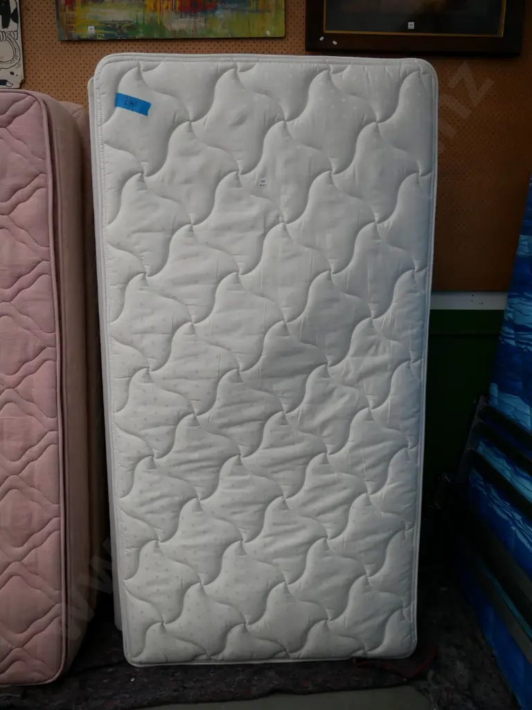 single trundler bed with pop up trundler and mattress with bent base Image 1++
