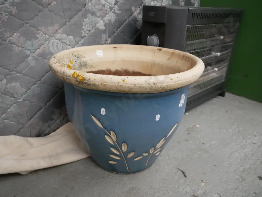 patterned and glazed planter H - 370, Diam - 480 Image 1++
