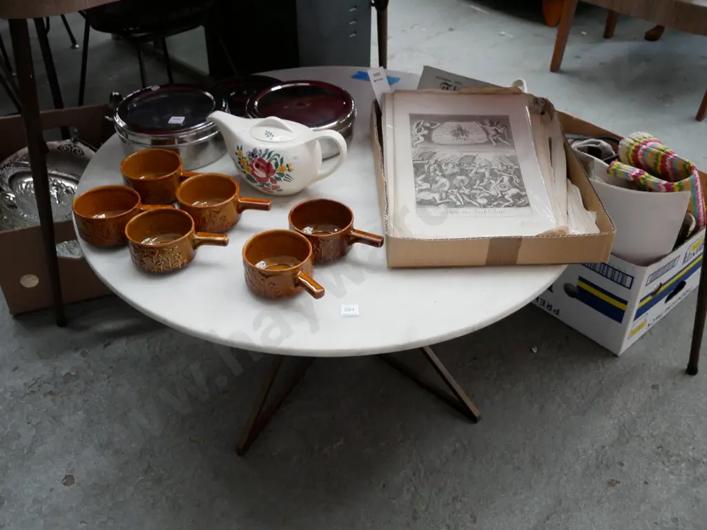 metal based marble topped circular coffee table H- 400 Diam -900 Image 1++