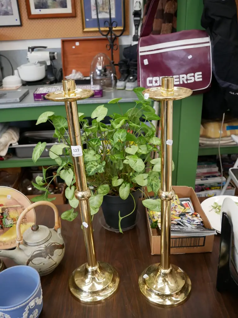 2 tall brass candlesticks H- 570 Image 1++