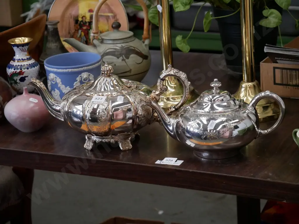 2 plated teapots Image 1++