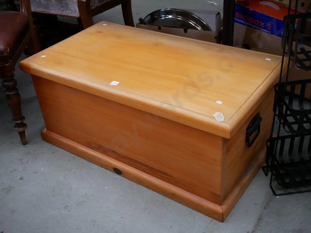 rimu blanket box Image 1++