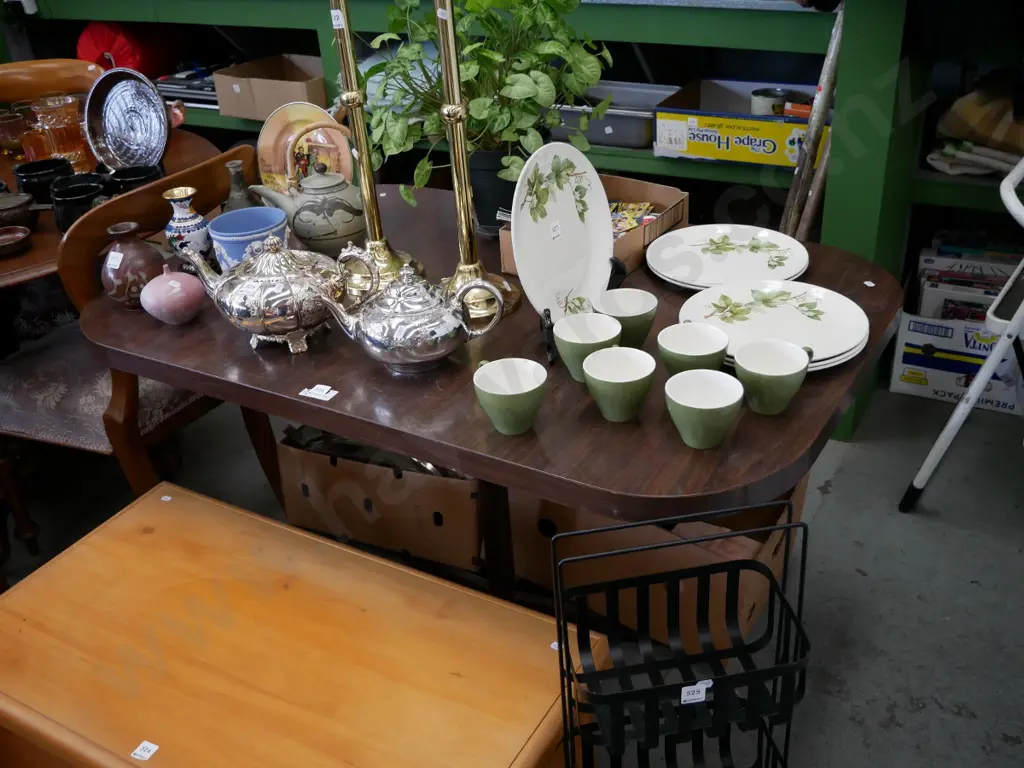 metal based pedestal formica topped table H- 720, W- 1190, D- 780 Image 1++