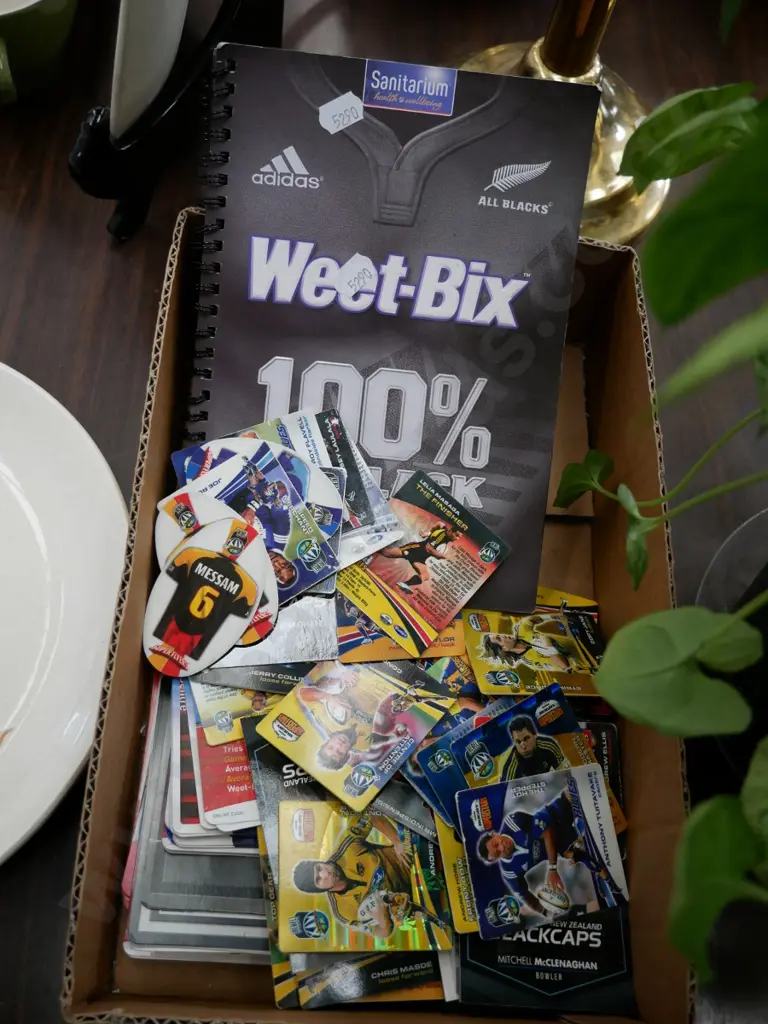 box; Weetbix collector card album and various sporting cards Image 1++
