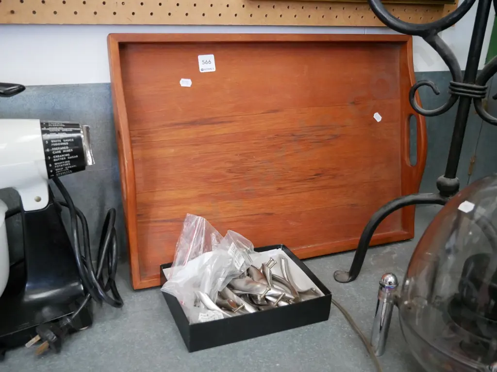 rimu tray and cupboard door handles Image 1++