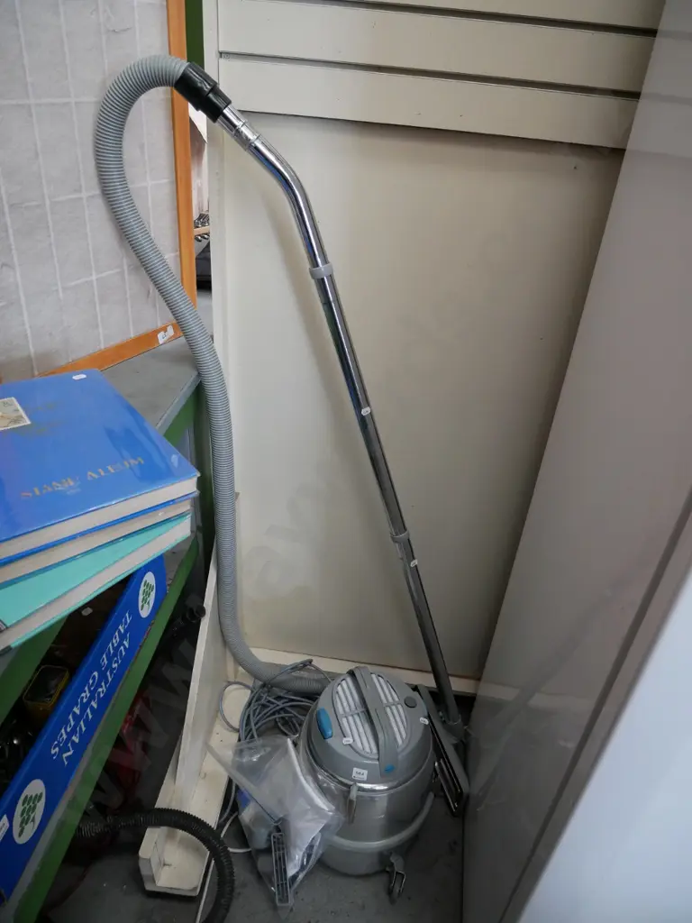 Tellus vacuum cleaner Image 1++