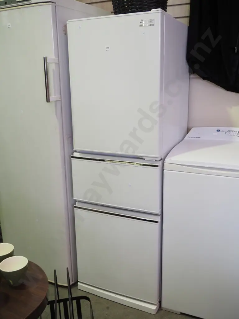 Mitsubishi fridge freezer with vege drawer H- 1630, W- 540, D- 660 Image 1++