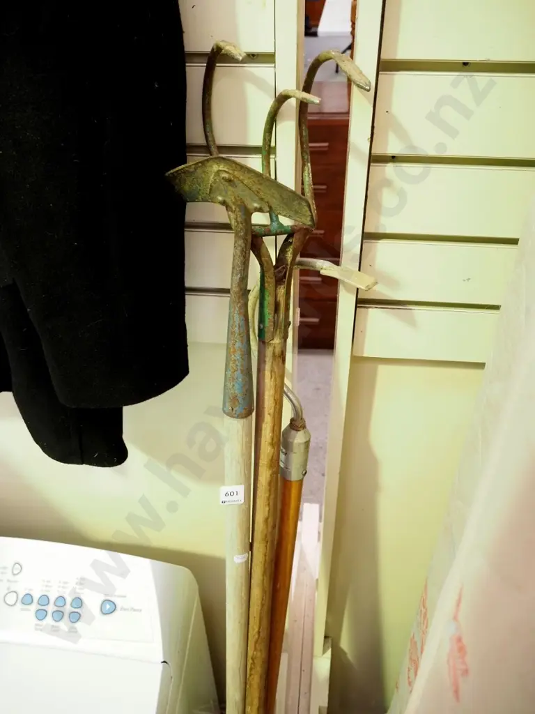 3 garden tools, cultivator and aeroplane hoe Image 1++