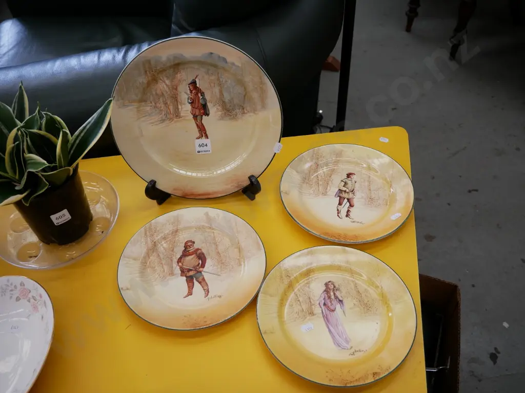 4 Royal Doulton plates Image 1++