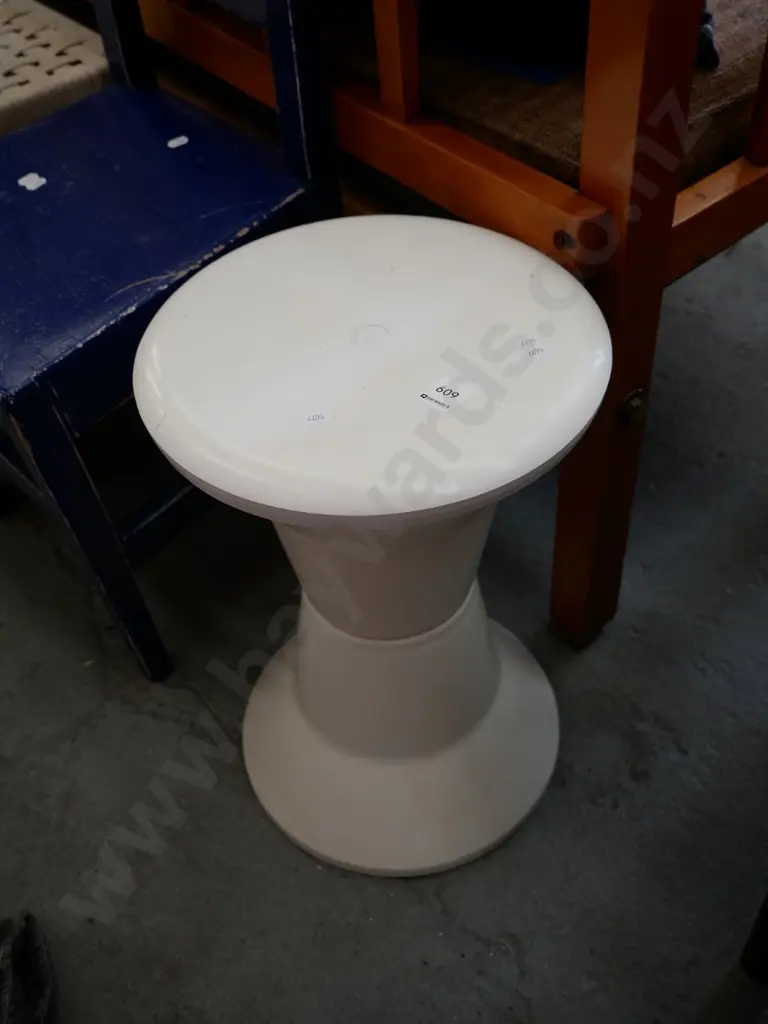 Caroma plastic bathroom stool Image 1++