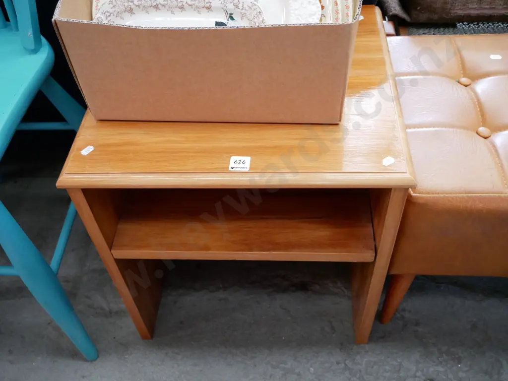 rimu end table with shelf Image 1++