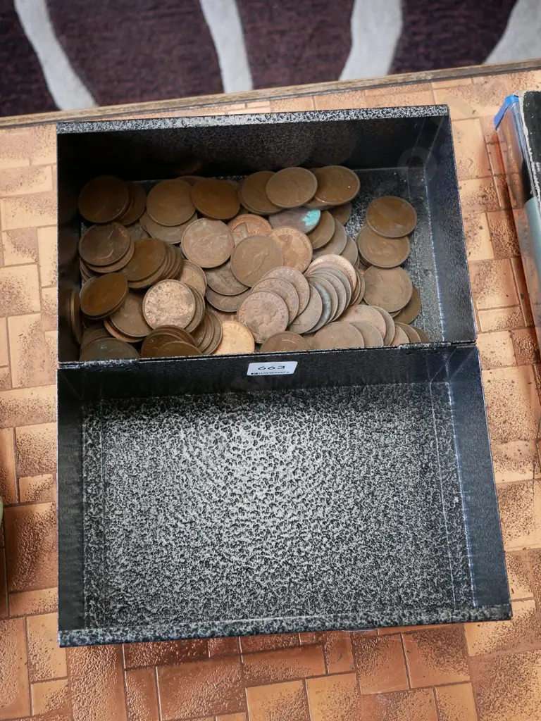 metal box and copper coins Image 1++
