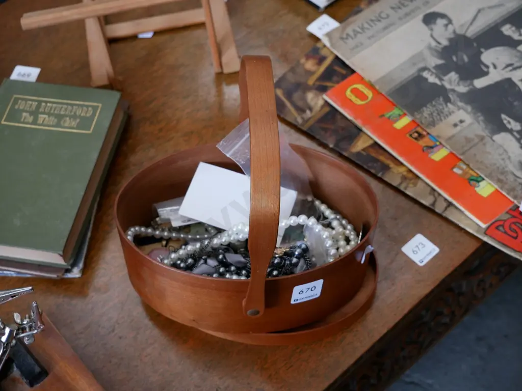 wooden basket and costume jewellery contents Image 1++