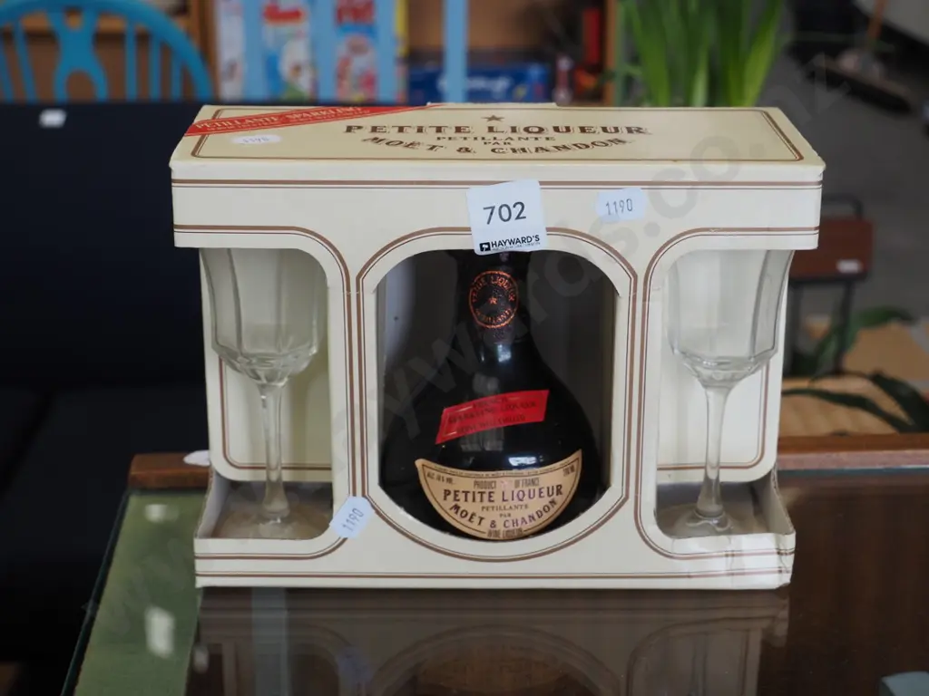 Moet and Chandon petite liquor set Image 1++