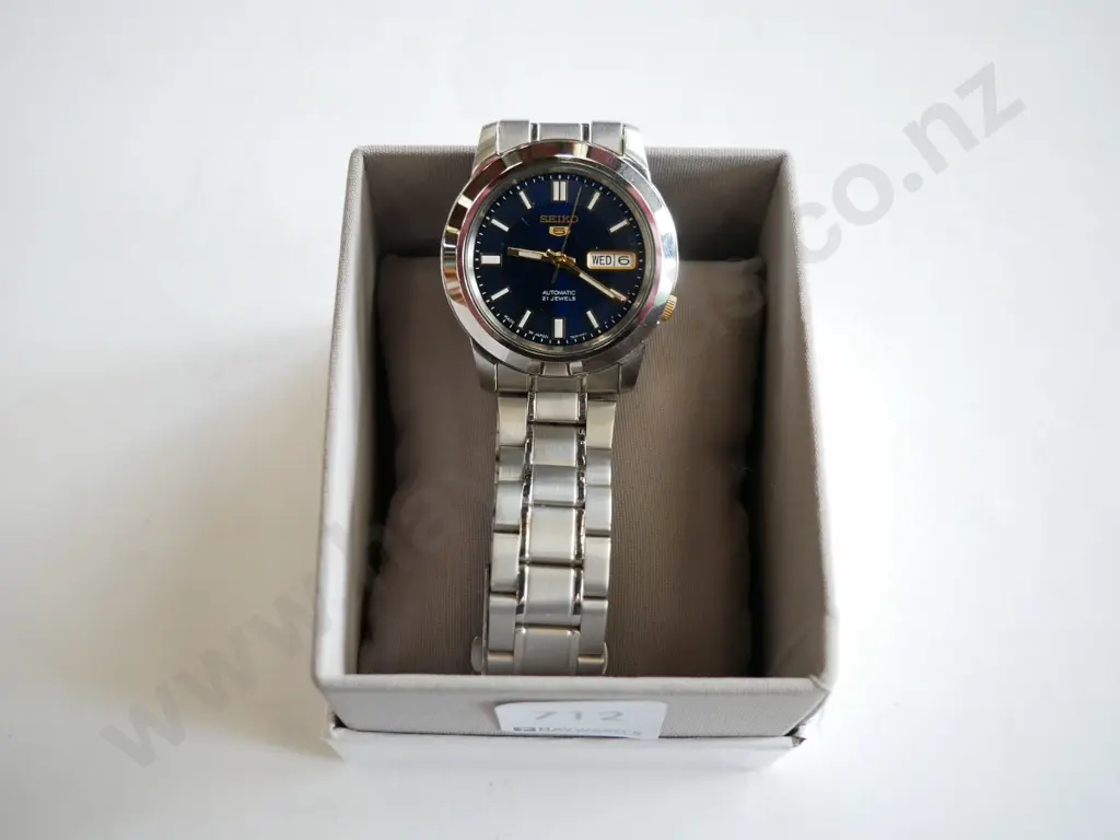 wristwatch  Image 1++