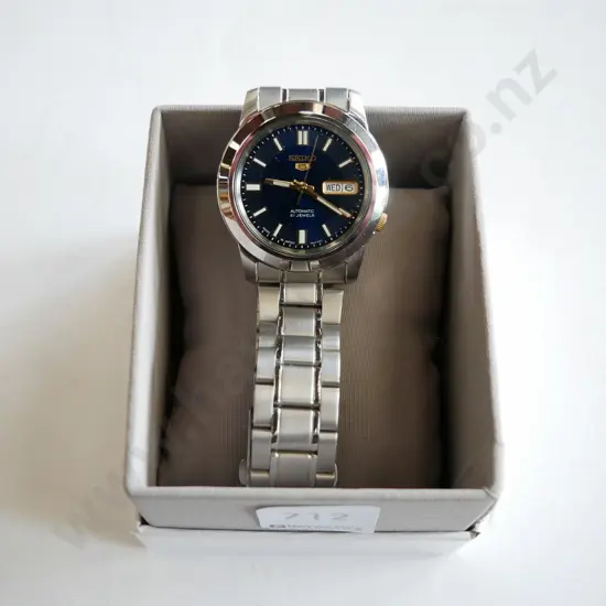 wristwatch 