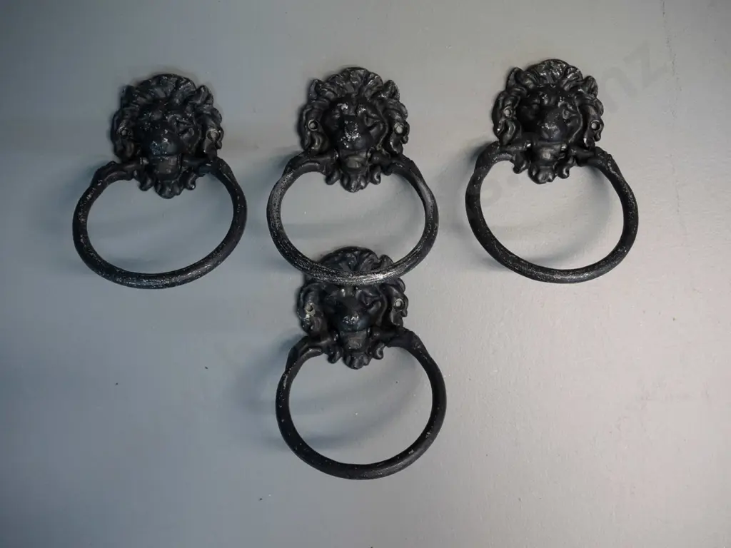 set of 4 painted cast alloy lion's head towel rings - some wear to paint - each H-140 Ring D-100 Image 1++
