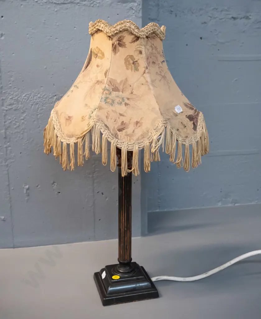 Vintage copper finished classical column shaped table lamp. Image 1++