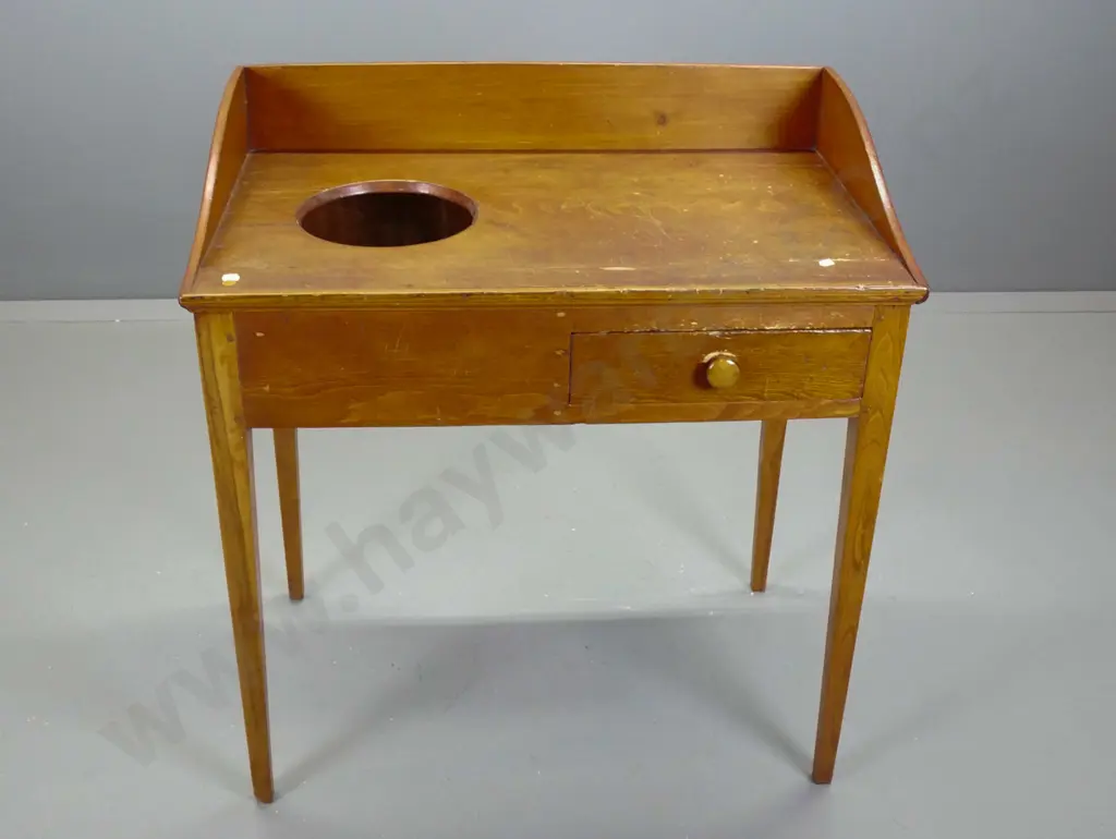 Victorian pine wash stand with backstand, cutout for basin, small drawer, on tapered square legs - has crack to top, Image 1++