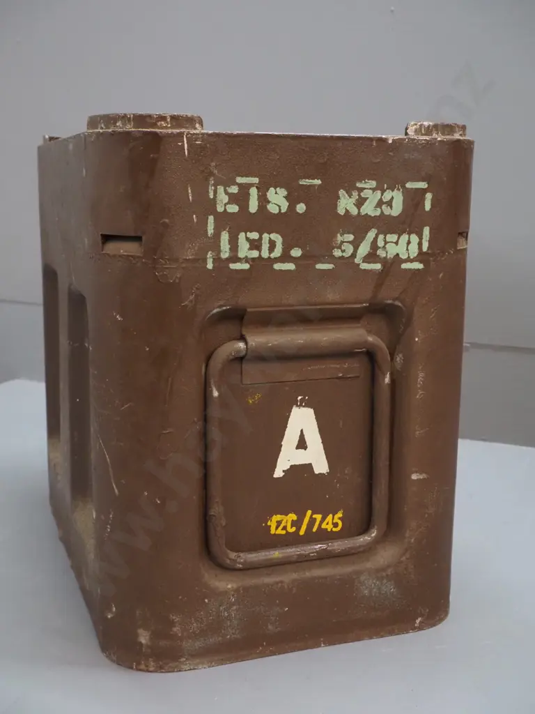 metal ammunition case with large side handles, screw lock top H-320 W-340 D-230 Image 1++