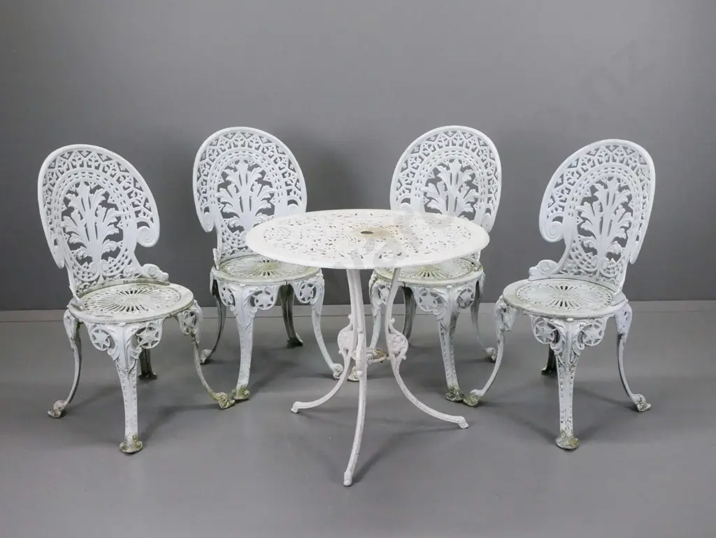 5-piece white painted alloy patio set w/ 3 legged round table & 4 chairs H-670 D-710 Image 1++