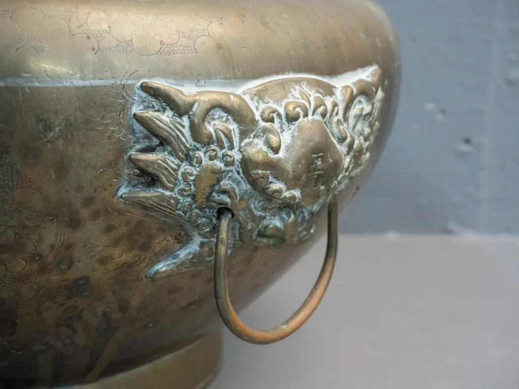 large vintage brass bowl / jardiniere with lion head ring handles & etched decoration H-200 D-400 Image 1++