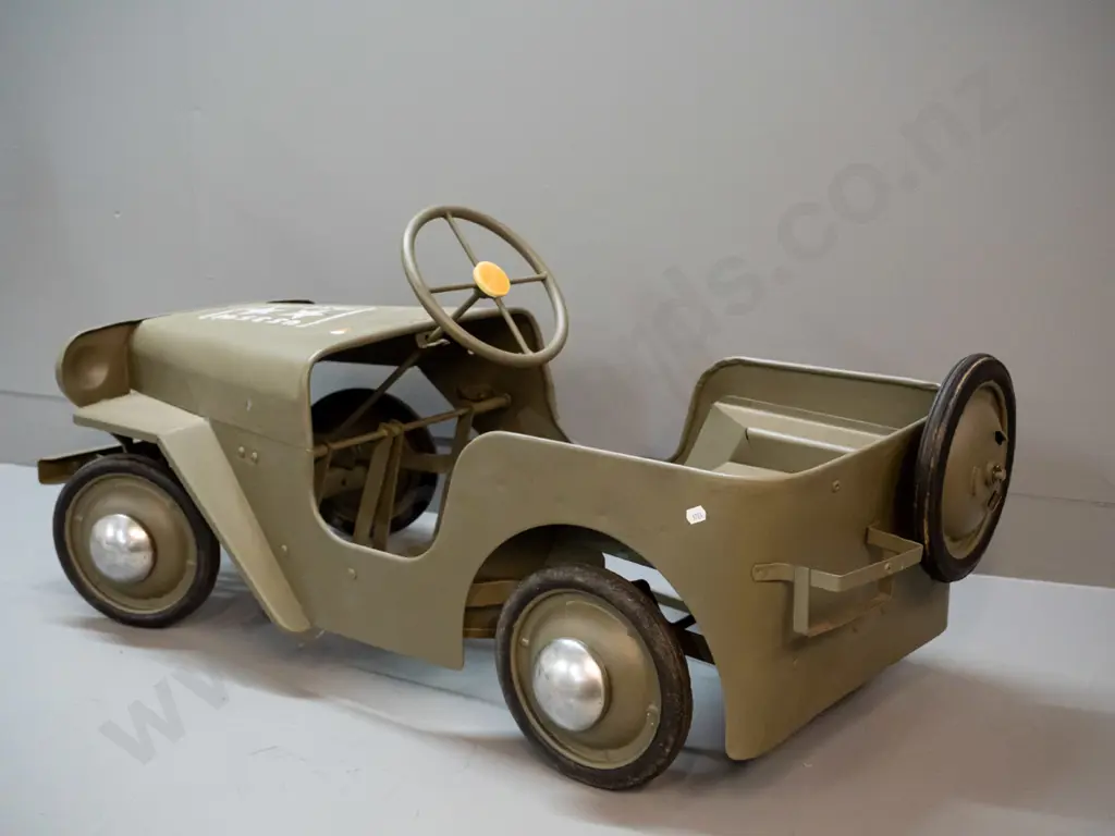 vintage Triang pedal car Jeep, missing original windscreen and some other parts, has been repainted Image 1++