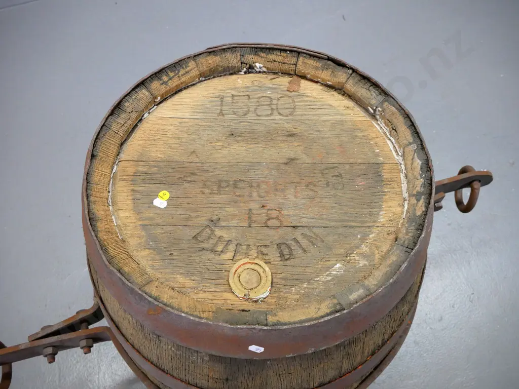vintage oak barrel with heavy duty steel ring fittings, end marked Speights Dunedin - 18 / 1580 - rustic condition H655 Image 1++