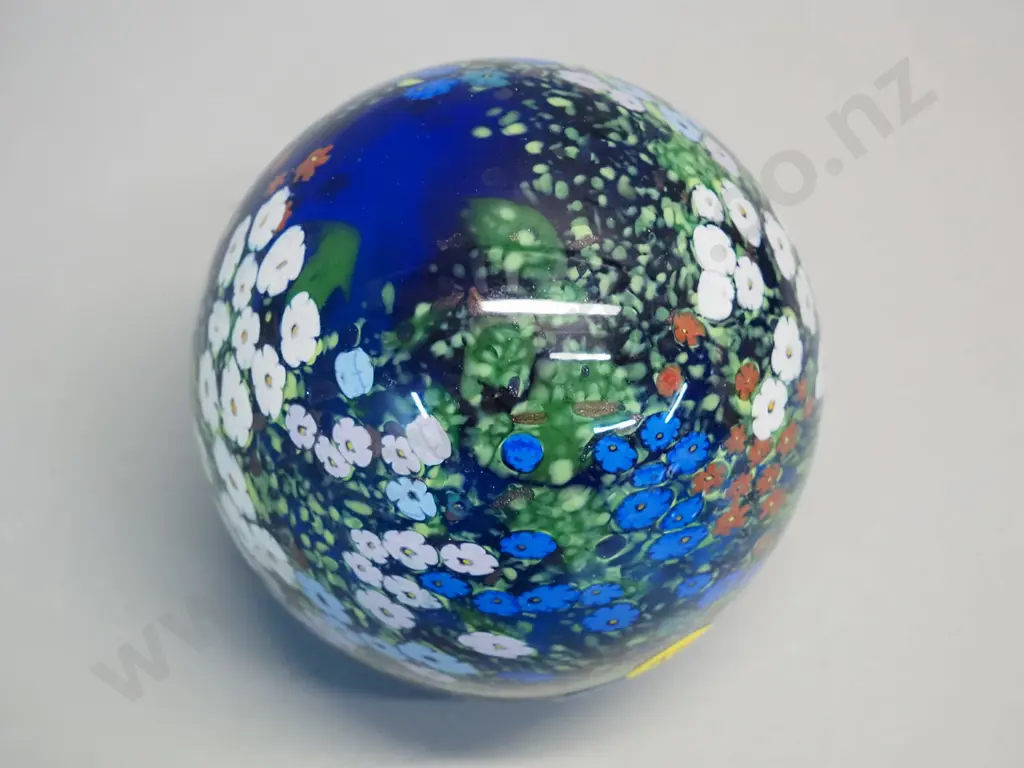 Peter Raos art glass paperweight - flowers. Marked Raos 1993 New Zealand H90 D80 Image 1++