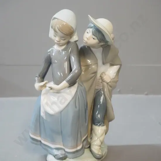 Lladro figurine - courting couple H-210