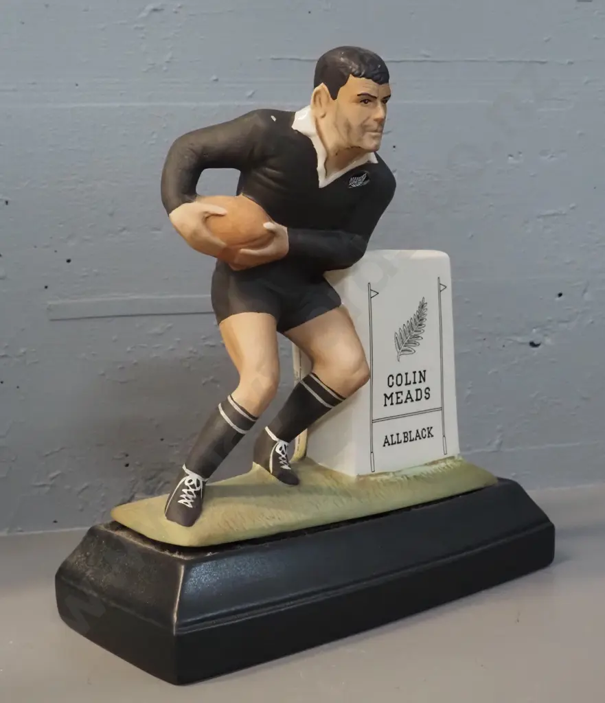 Jim Beam Colin Meads rugby decanter - with part contents, label has come off H-310 W-290 D-130 Image 1++