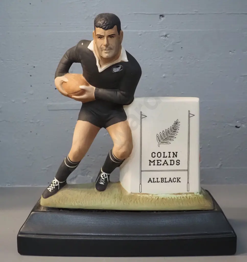 Jim Beam Colin Meads rugby decanter - with part contents, label has come off H-310 W-290 D-130 Image 1++