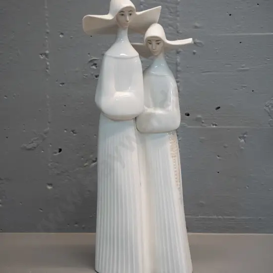 Lladro figure of 2 nuns H-350 - repair to one figure - see photos