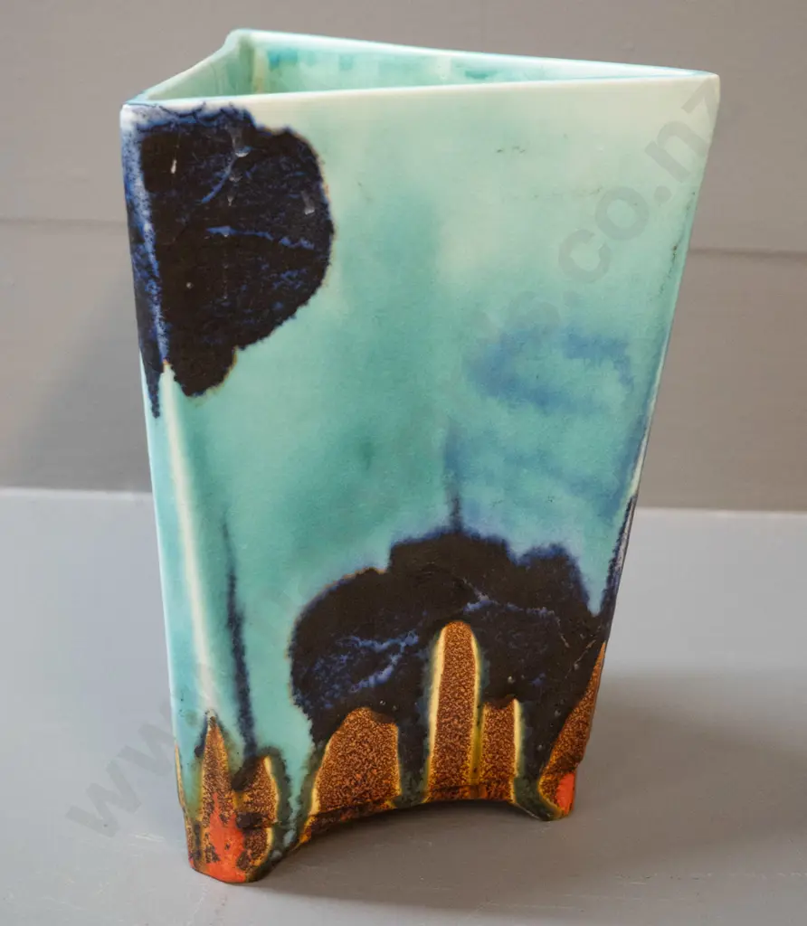Clarice Cliff Bizarre pattern hand painted triangular vase - several hairline cracks H-190 W-140 Image 1++