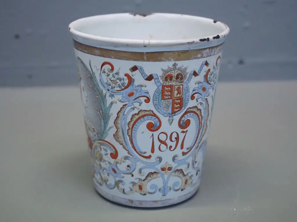 small enamel cup - 1897 Queen Victoria 60th Jubilee souvenir - chips and wear to enamel H-100 D-85 Image 1++