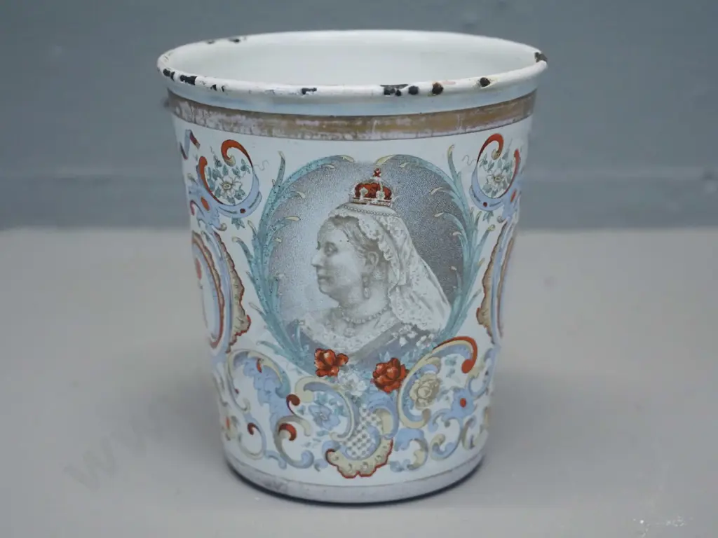 small enamel cup - 1897 Queen Victoria 60th Jubilee souvenir - chips and wear to enamel H-100 D-85 Image 1++