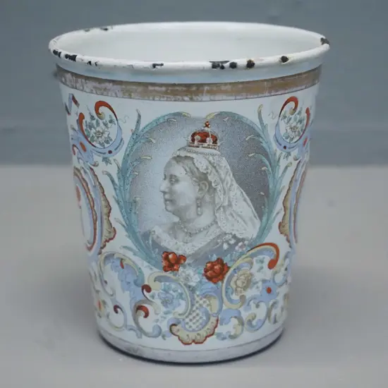 small enamel cup - 1897 Queen Victoria 60th Jubilee souvenir - chips and wear to enamel H-100 D-85
