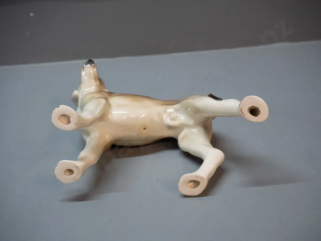 porcelain dog figure with Coopercraft England label H-170 L-170 Image 1++