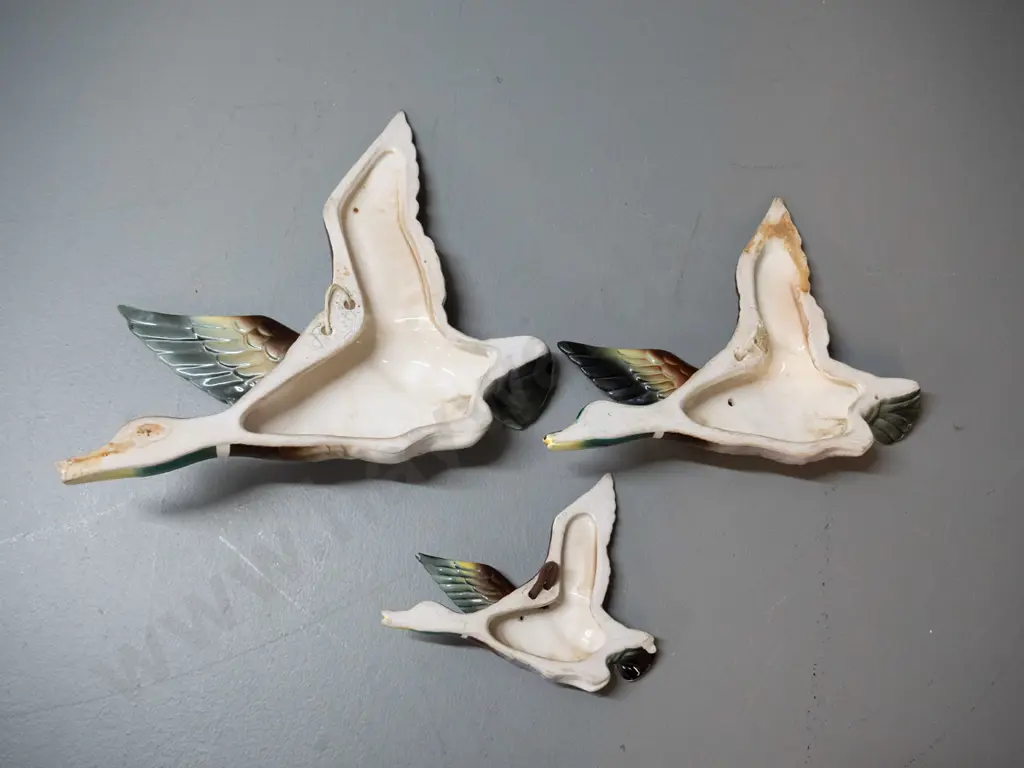 3 graduated size ceramic wall mount flying ducks - no maker's marks - largest is H-210 L-230 Image 1++