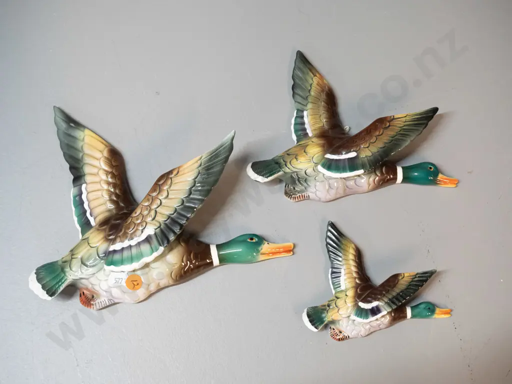 3 graduated size ceramic wall mount flying ducks - no maker's marks - largest is H-210 L-230 Image 1++